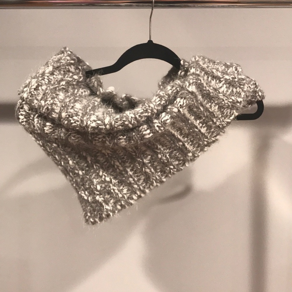 Grey Infinity Scarf - Picture 3 of 4